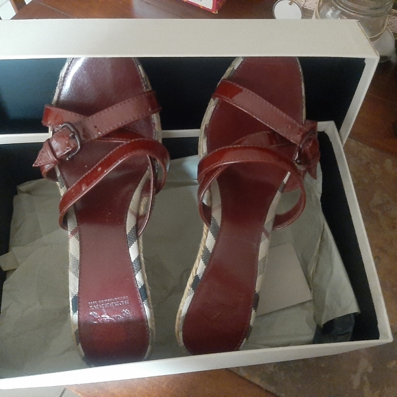 Shoes - Picture 1 of 4